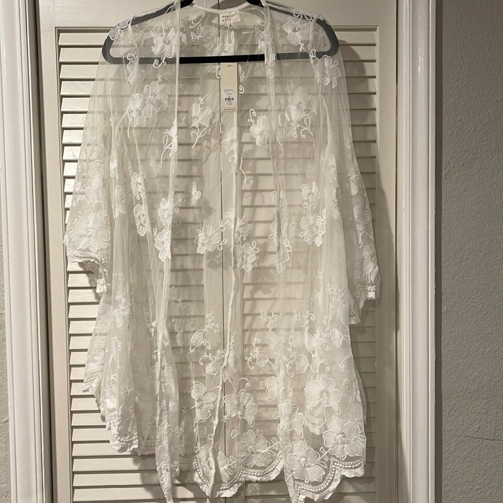 Francesca's Wedding White Sheer Floral Embroidered Robe or Cover Up Sz M
